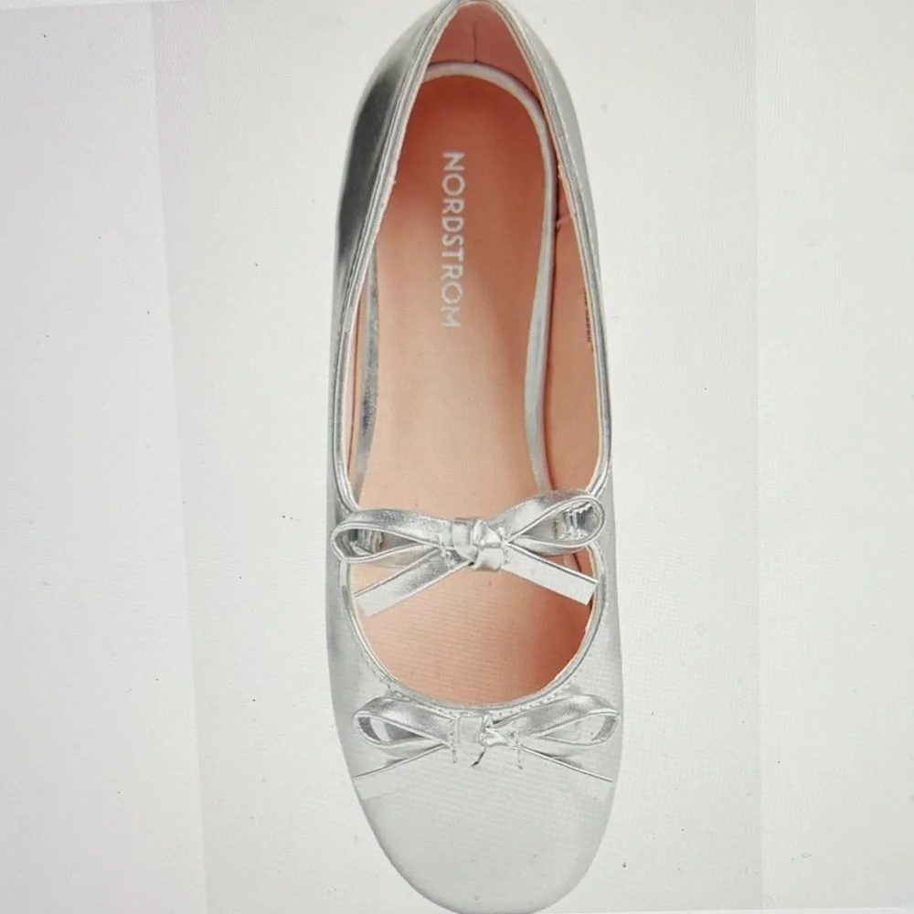 Nordstrom Girl’s Kids Silver Metallic Bow Flat Ballerina Shoes Size 2 NWOT
